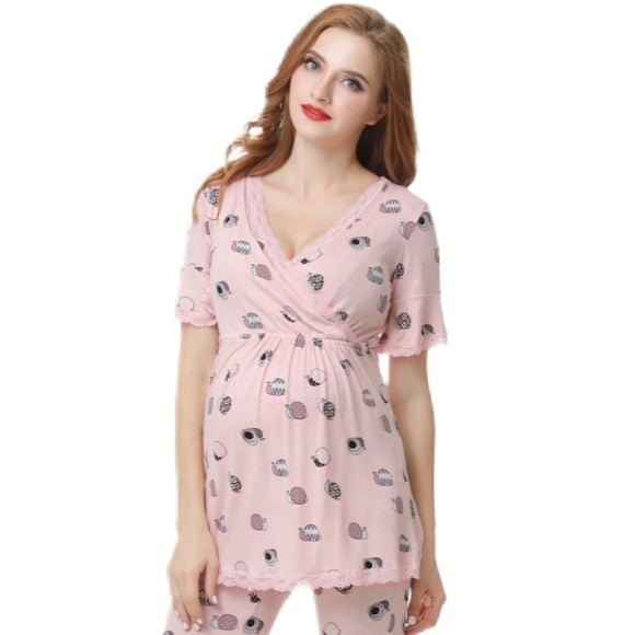 Kimi + Kai Snail Print Nursing Pajama Top - Picture 1 of 5